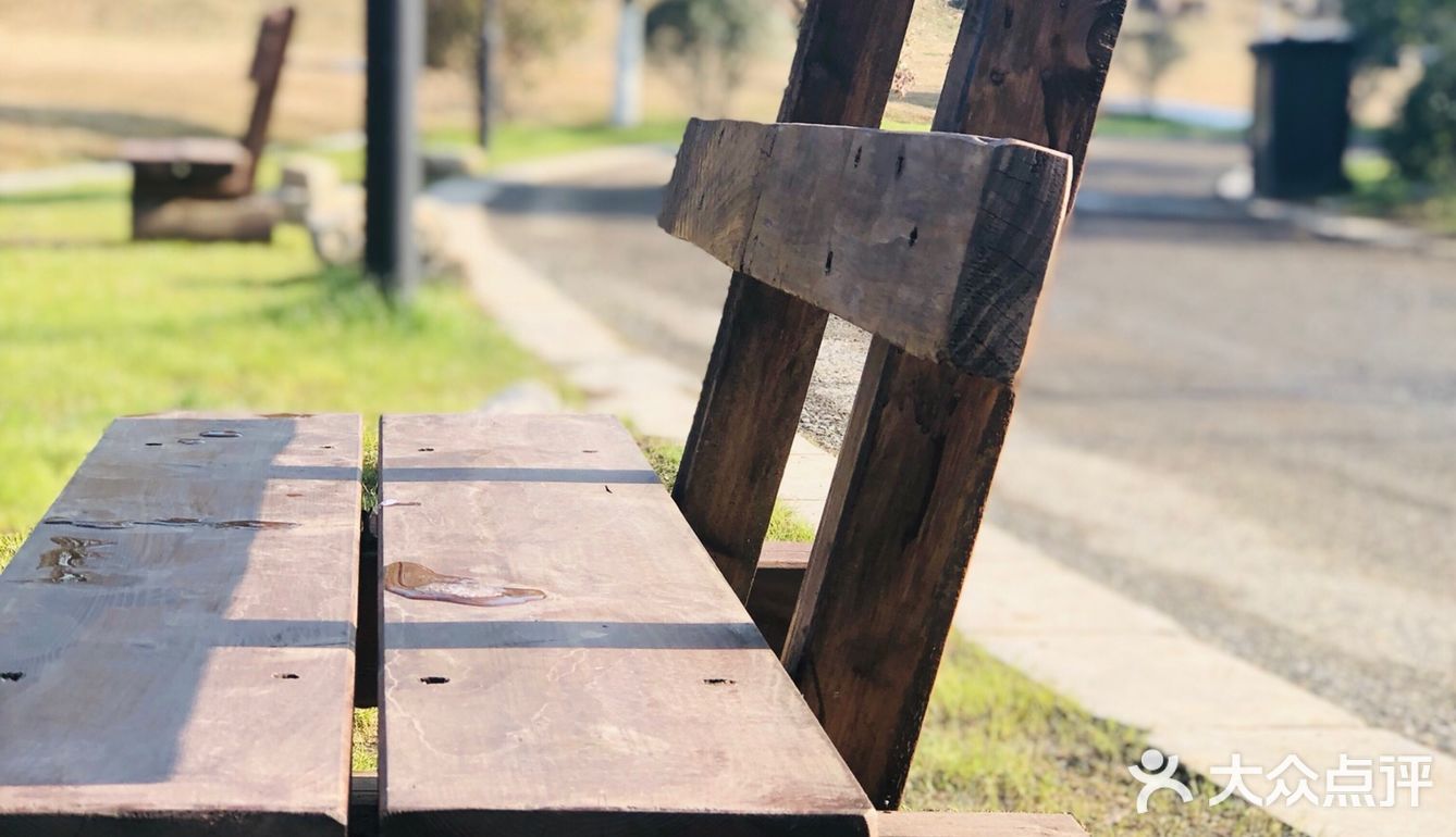 连降噪耳机都能够舍弃，一个双肩包就到达这里