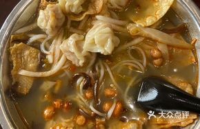 Signature Snail Rice Noodles with 5 Dumplings