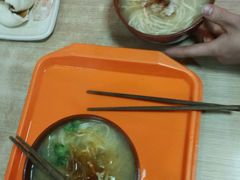 -亮亮面馆(经六路店)