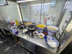 自助调料区-何老二卤汁凉粉