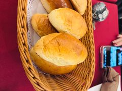 餐前面包加黄油-红房子西菜馆(淮海中路店)