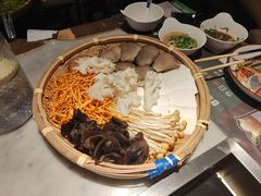 -尚尚仙·酸汤猪手·猪肚鸡火锅(华联万柳购物中心店)