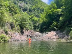 -安吉龙王山峡谷漂流