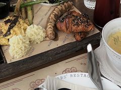 -Mark&Mars Restaurant