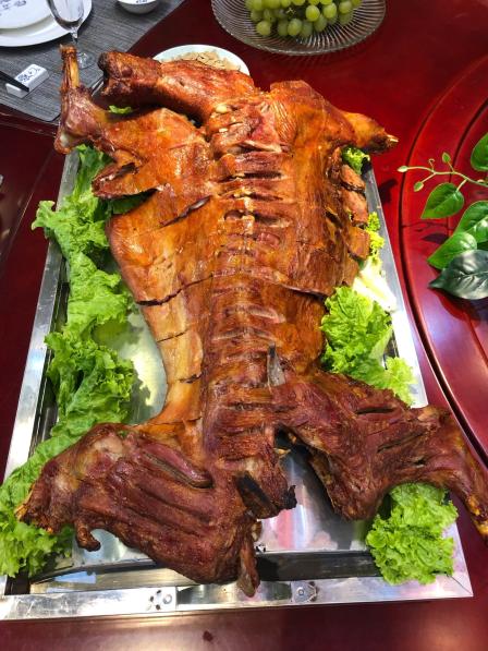 推荐:宁夏盐滩烤乳羊