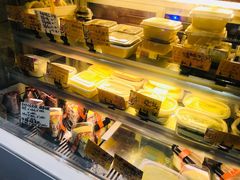 面包甜点陈列柜-壹心榴莲千层蛋糕甜品店