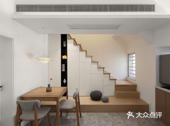 洗手间大门改造成无门把手隐形门；3、厨房的改造