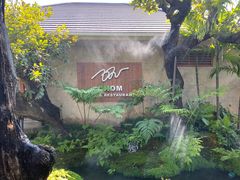 -Chom Cafe and Restaurant