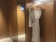 -深圳宝安体育馆希尔顿欢朋酒店