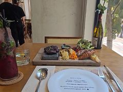 -Mark&Mars Restaurant