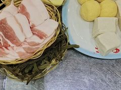 -屯老二农家铁锅炖·行业领军者(梅江店)