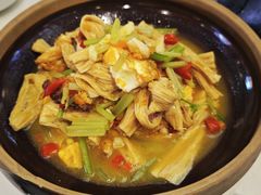 -阿瓦山寨·湘菜现炒·剁椒鱼头王(咸阳总店)