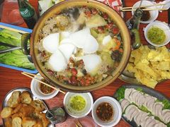 炭炉果鸡煲-威邵鸡煲(西华路总店)