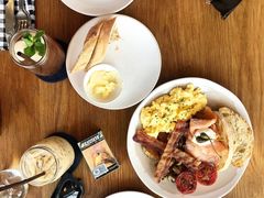 -ROAST coffee & eatery