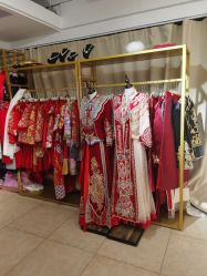 -月月婚纱礼服仓储店(王府井店)