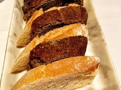 餐前面包黄油-壳里西餐厅Coquille Seafood Bistro(蒙自路店)