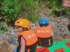 -重庆神龙峡漂流