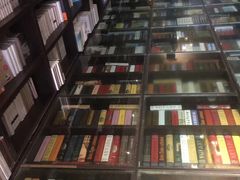 -钟书阁(松江泰晤士小镇店)