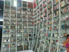 -钟书阁(松江泰晤士小镇店)