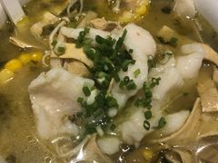 -渝是乎酸菜鱼(龙旗购物中心店)
