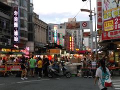 -六合夜市
