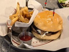 -BOURBON 玻本美式餐厅酒吧(虹桥新天地店)