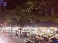 -吴山路夜市