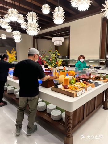 意外的撞见环球酒店万圣节自助晚餐，意外的小黄人来闹翻