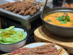 -何妹湿辣牛肉·粤式烧烤砂煲(桂雅路店)