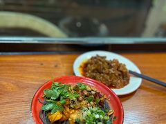 -爆炸头阿姨小四川正宗川味小吃(无任何分店)