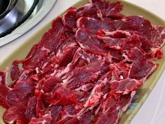 鲜切牛肉-胡须佬鸡煲四季火锅(龙珠大道店)