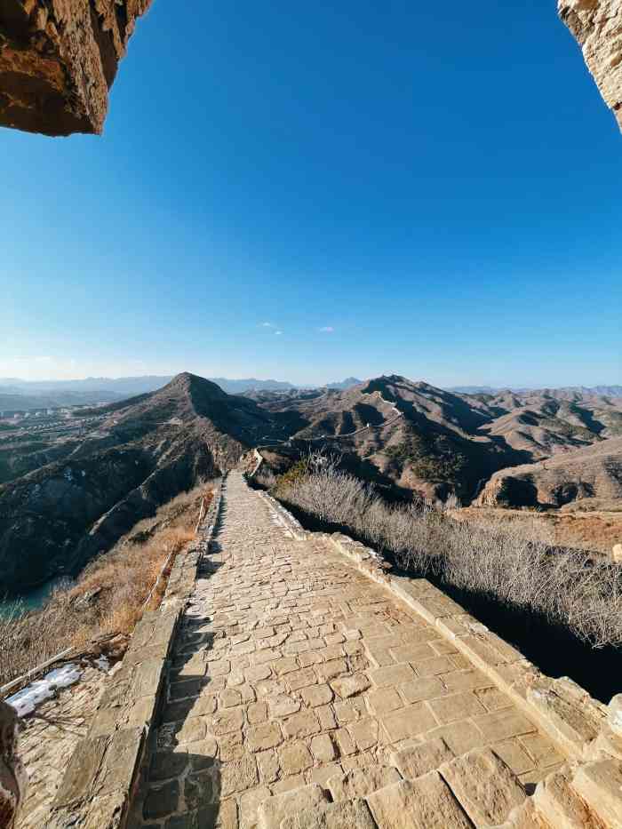 司马台长城-"古北水镇建在司马台长城脚下,二者相映成趣.