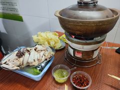 炭炉果鸡煲-威邵鸡煲(西华路总店)