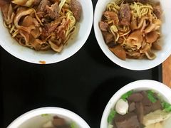 -松树干拌面店