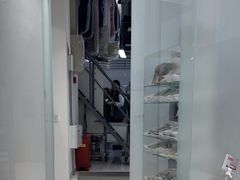 -福奈特洗衣洗鞋(宝华广场店)