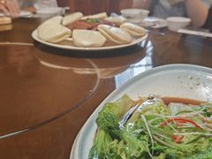 -东口码头·烧鸽子·鱼头泡饼·地方菜(金鹰悦城店)