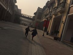 -王府井奥莱临潼小镇(临潼店)