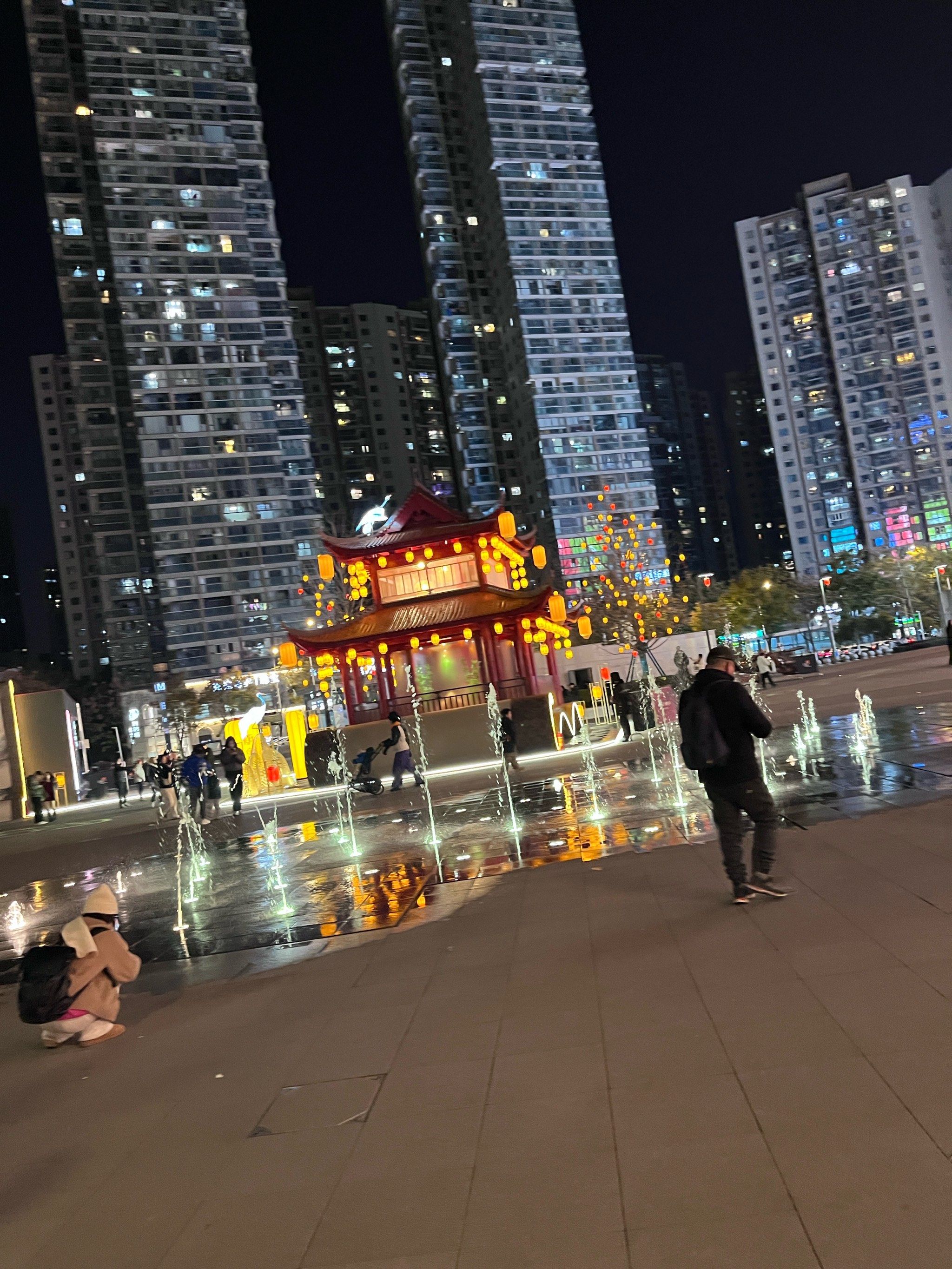 天街的夜市开始咯!夜晚的天街太漂亮了!