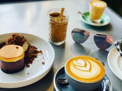 -ROAST coffee & eatery