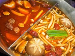 -湊湊火锅·茶憩(南京东路悦荟店)