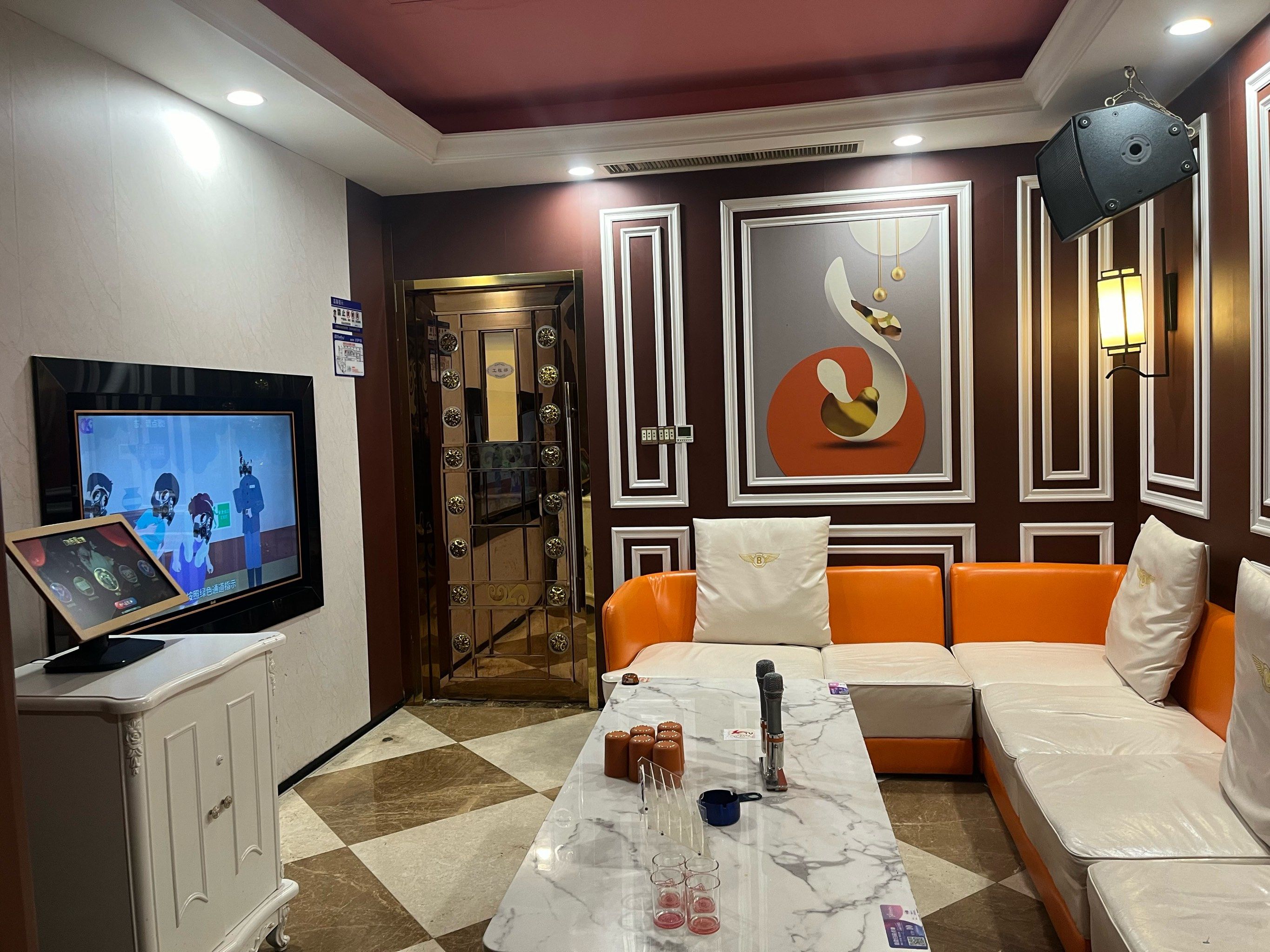 0元玩转这座城 苏宁环球大厦5楼的爱尚ktv,平时套餐非常优惠,94元3