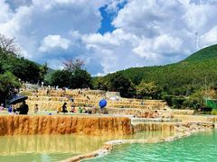 -十万大山布透温泉