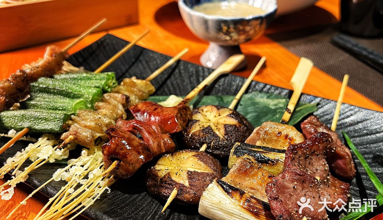 广州首家海钓烧鸟店全景投影仪沉浸式用餐 