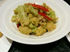 -鱼鲜饭香·招牌汽锅剁椒鱼头王