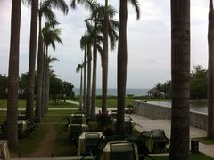 在西餐厅看海-三亚亚龙湾红树林度假酒店