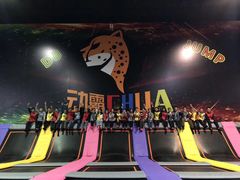 -嘿哟动霸CHUA·新潮玩运动娱乐中心·蹦床滑冰团建乐园