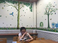 -全家便利店(洛川东路店)