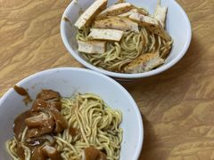 -松树干拌面店