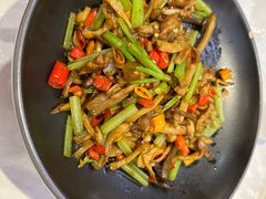 -阿瓦山寨·湘菜现炒·剁椒鱼头王(咸阳总店)
