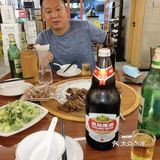 喝啤酒撸烤串小马扎姿势帅